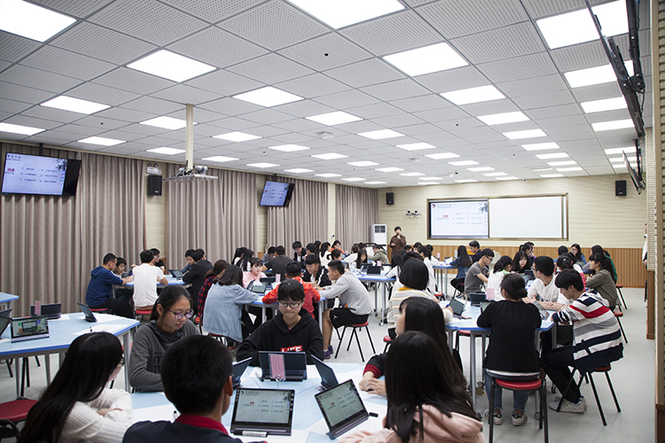 厦门华厦学院变革引领 高起点建设应用型本科教育